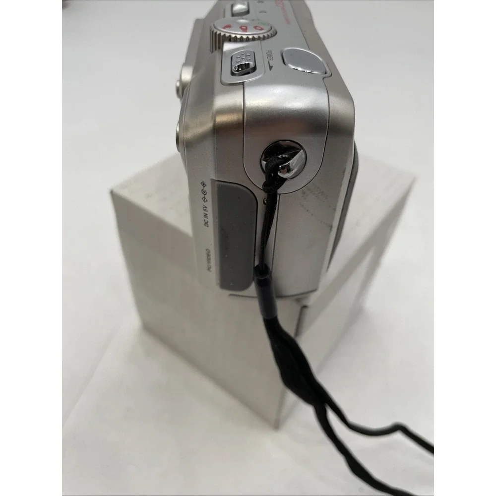 Toshiba PDR-3330 Digital Still Camera 3.2 MP 6X Zoom+Battery+Memory Card+Manuals